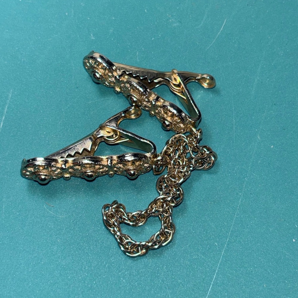 Vintage Gold Filigree Sweater Guard Cardigan Clips Floral Rope Chain Accessory - Picture 4 of 7